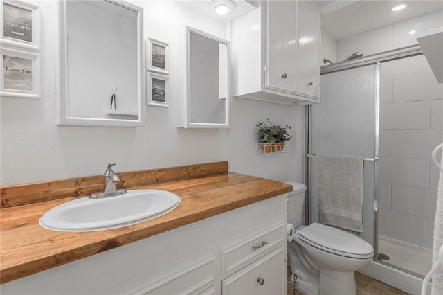 202 Sunset Lake Road, Huntsville, TX 77340