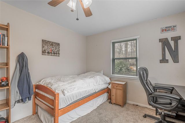 202 Sunset Lake Road, Huntsville, TX 77340