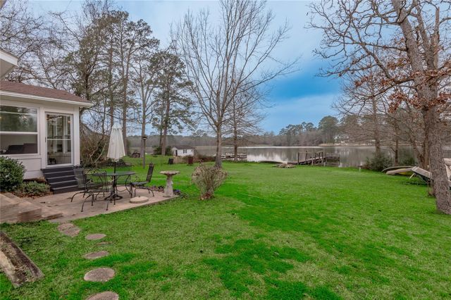 202 Sunset Lake Road, Huntsville, TX 77340