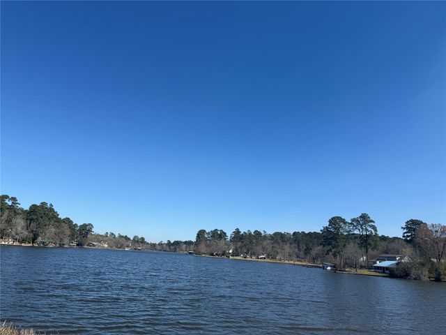 202 Sunset Lake Road, Huntsville, TX 77340