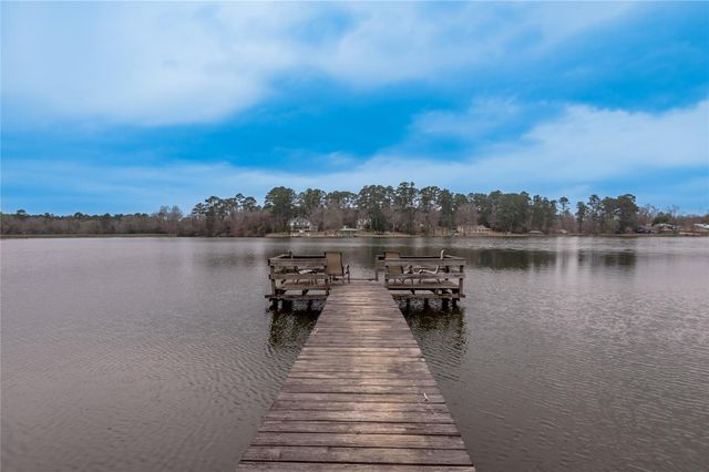 202 Sunset Lake Road, Huntsville, TX 77340