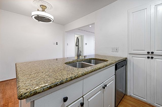 5808 Sandhurst Lane B, Dallas, TX 75206