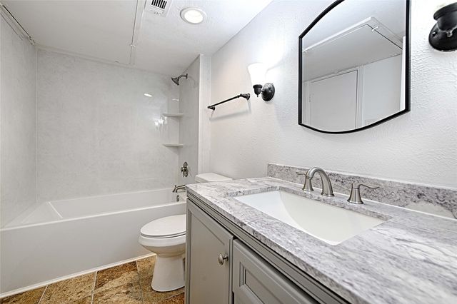 5808 Sandhurst Lane B, Dallas, TX 75206