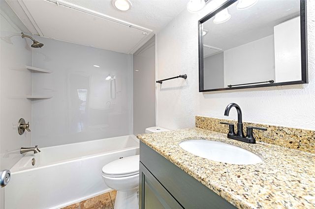 5808 Sandhurst Lane B, Dallas, TX 75206