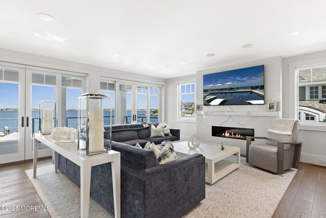 948 Lagoon Lane S, Mantoloking, NJ 08738