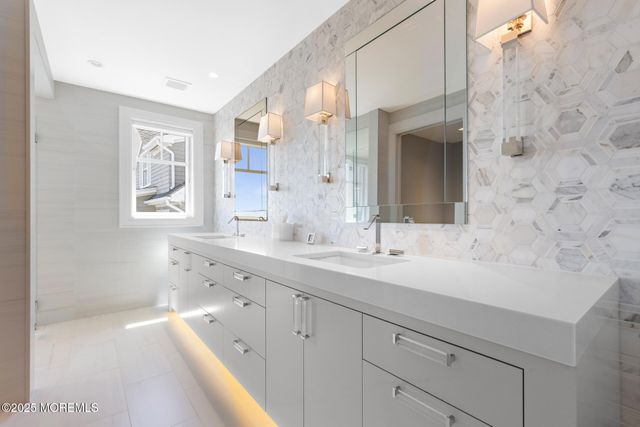 948 Lagoon Lane S, Mantoloking, NJ 08738