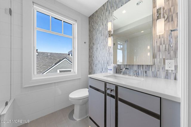 948 Lagoon Lane S, Mantoloking, NJ 08738