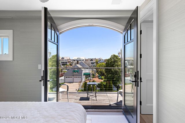 948 Lagoon Lane S, Mantoloking, NJ 08738