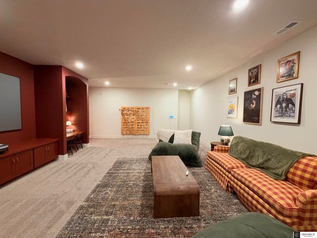 11005 S 176th Street, Omaha, NE 68136