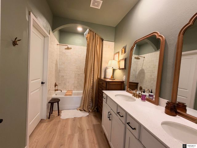 11005 S 176th Street, Omaha, NE 68136