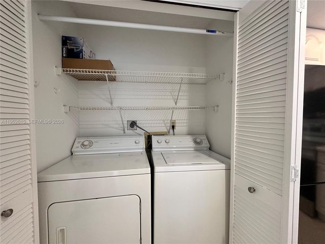 540 Brickell Key Dr 302, Miami, FL 33131