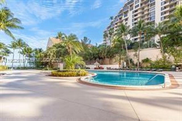 540 Brickell Key Dr 302, Miami, FL 33131