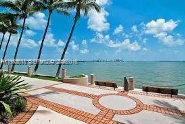 540 Brickell Key Dr 302, Miami, FL 33131