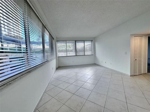 540 Brickell Key Dr 302, Miami, FL 33131
