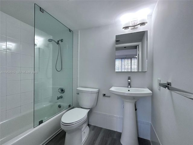 540 Brickell Key Dr 302, Miami, FL 33131