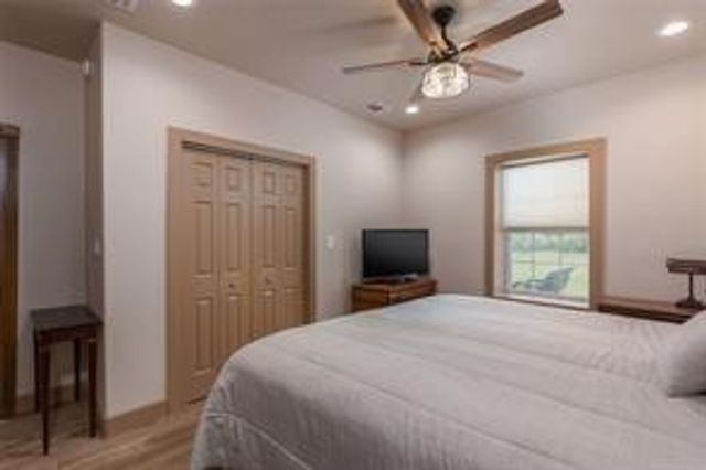 210 Spring Branch Trail N, Springtown, TX 76082