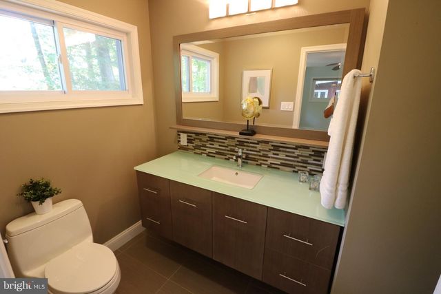 8405 WHITMAN DR, Bethesda, MD 20817