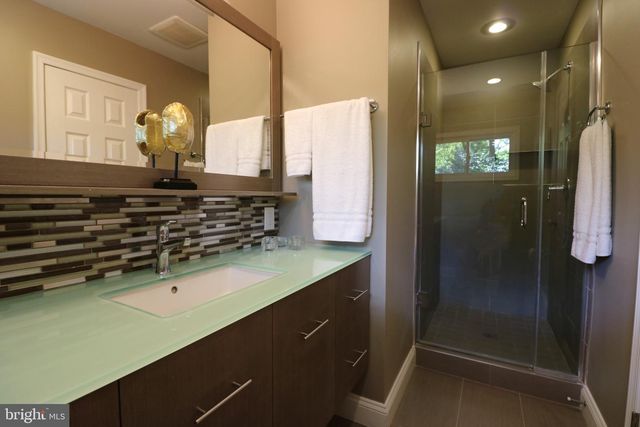 8405 WHITMAN DR, Bethesda, MD 20817