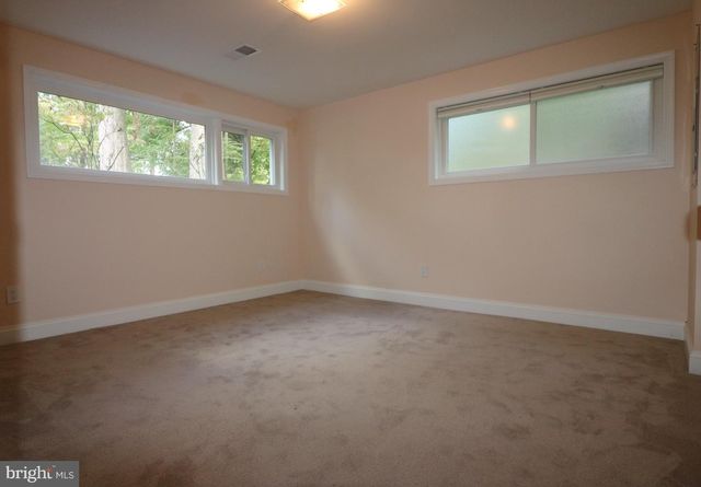 8405 WHITMAN DR, Bethesda, MD 20817