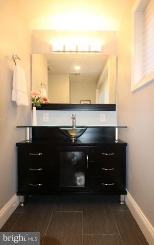 8405 WHITMAN DR, Bethesda, MD 20817