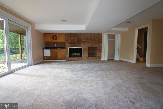 8405 WHITMAN DR, Bethesda, MD 20817