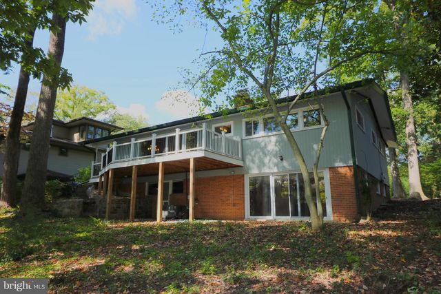 8405 WHITMAN DR, Bethesda, MD 20817