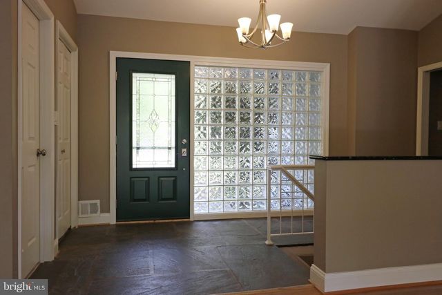8405 WHITMAN DR, Bethesda, MD 20817