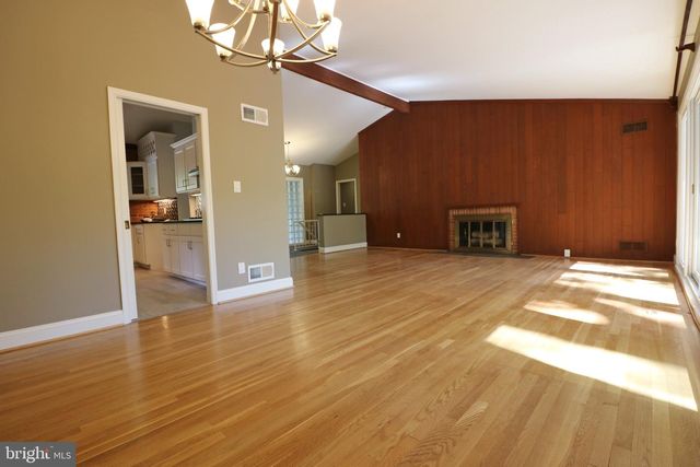 8405 WHITMAN DR, Bethesda, MD 20817