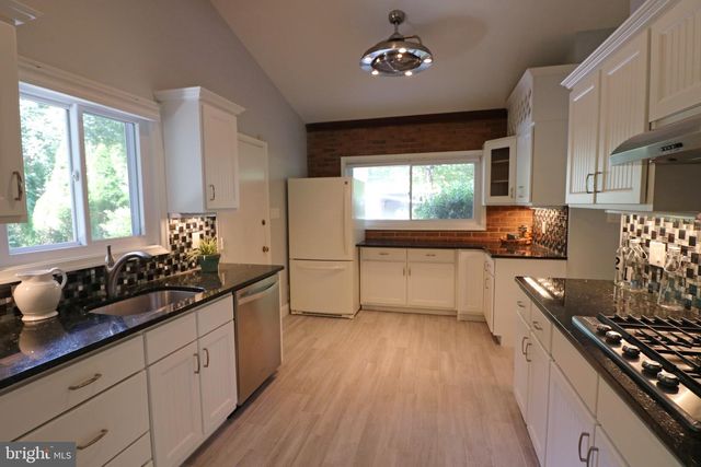 8405 WHITMAN DR, Bethesda, MD 20817