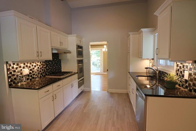 8405 WHITMAN DR, Bethesda, MD 20817
