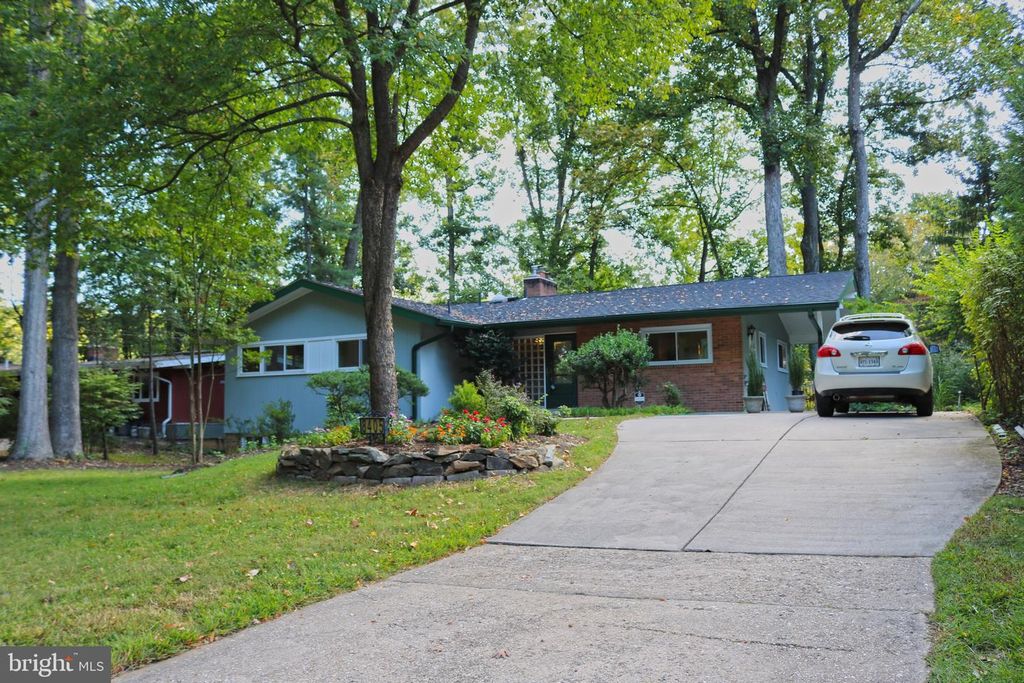 8405 WHITMAN DR, Bethesda, MD 20817