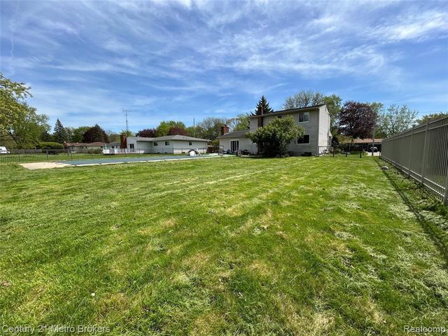 1124 Trotwood Lane, Flint, MI 48507