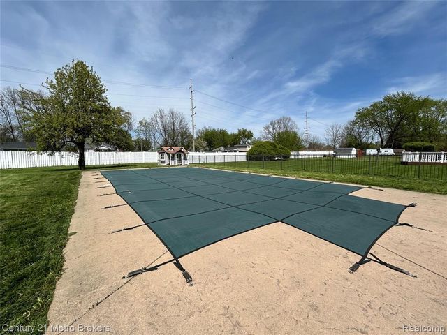1124 Trotwood Lane, Flint, MI 48507