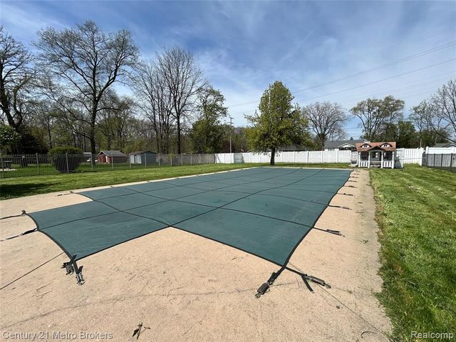 1124 Trotwood Lane, Flint, MI 48507