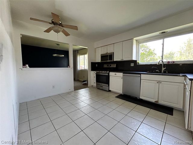 1124 Trotwood Lane, Flint, MI 48507