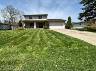 1124 Trotwood Lane, Flint, MI 48507