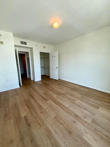 100 N FEDERAL Highway 738, Fort Lauderdale, FL 33301