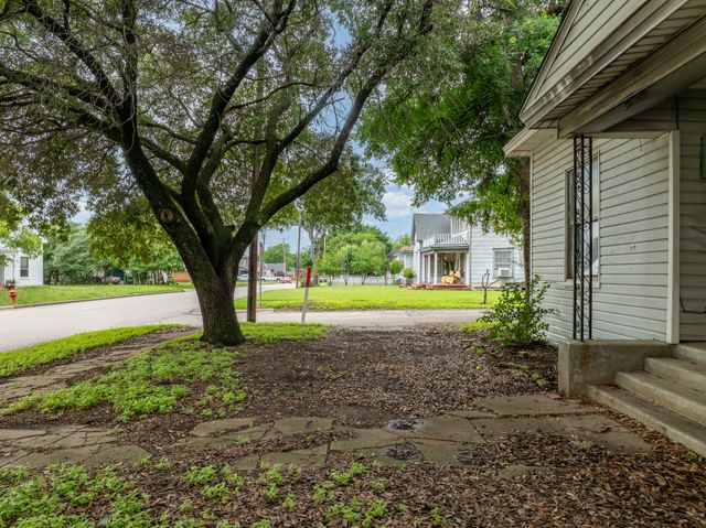 701 E Elm Street, Hillsboro, TX 76645