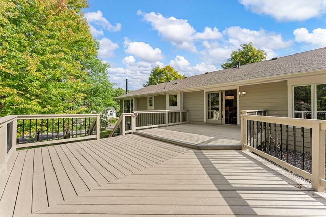 940 Trail Court, Eagan, MN 55123