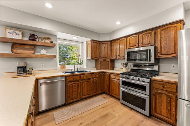 940 Trail Court, Eagan, MN 55123