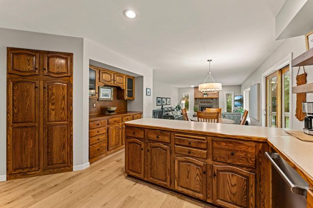 940 Trail Court, Eagan, MN 55123