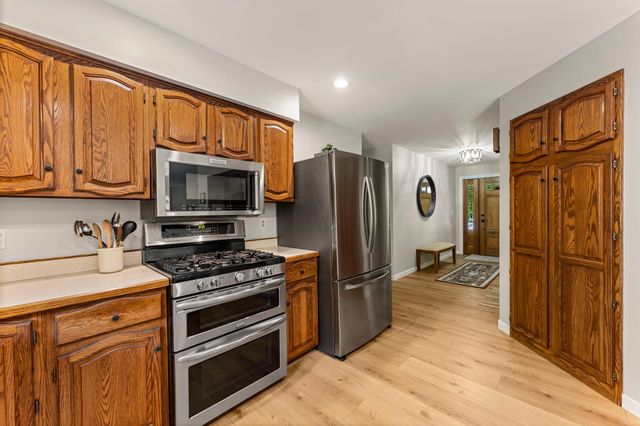 940 Trail Court, Eagan, MN 55123