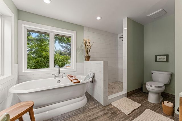 940 Trail Court, Eagan, MN 55123