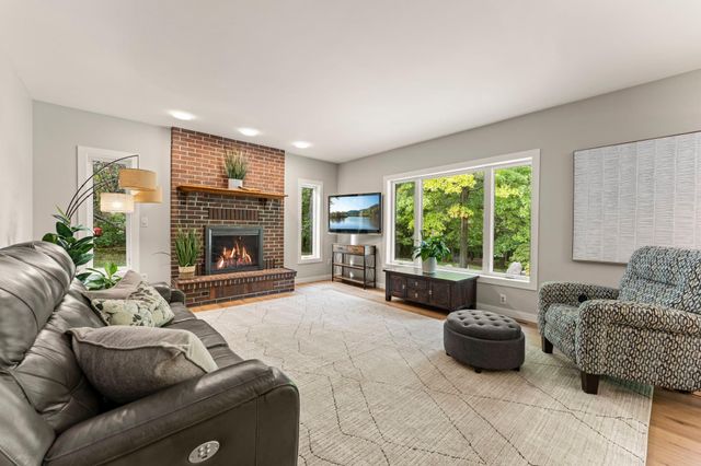 940 Trail Court, Eagan, MN 55123