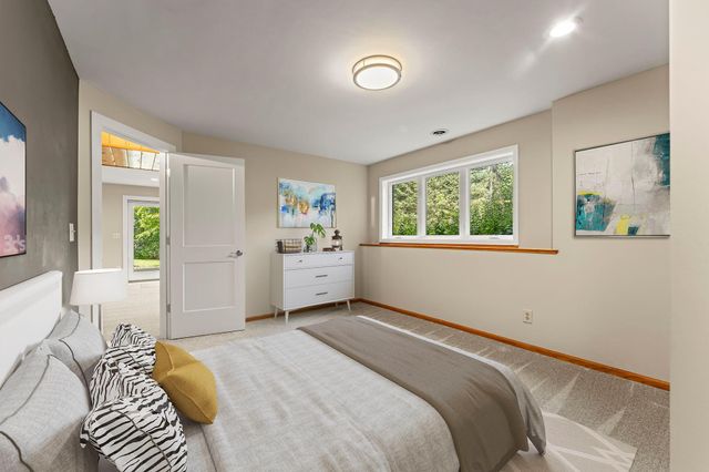 940 Trail Court, Eagan, MN 55123