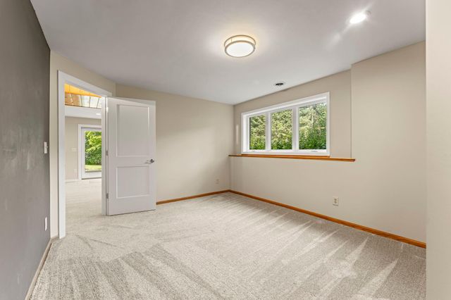 940 Trail Court, Eagan, MN 55123
