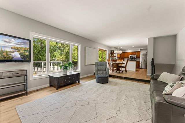 940 Trail Court, Eagan, MN 55123