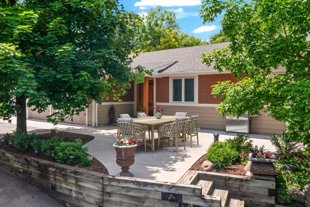 940 Trail Court, Eagan, MN 55123 — exterior