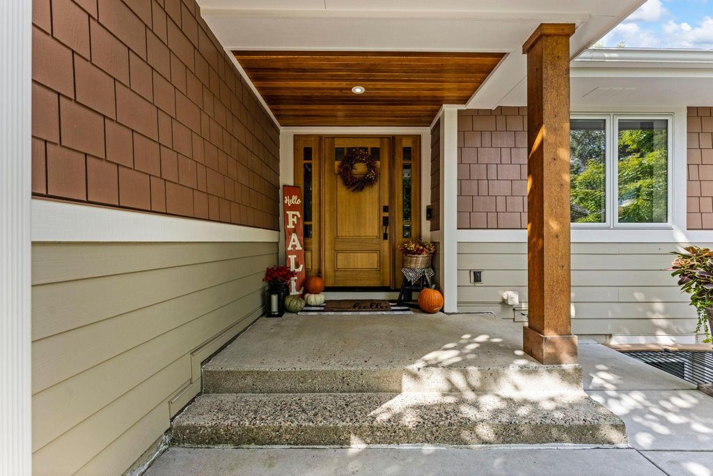 940 Trail Court, Eagan, MN 55123 — photo 2