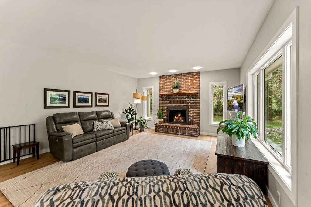 940 Trail Court, Eagan, MN 55123 — photo 4